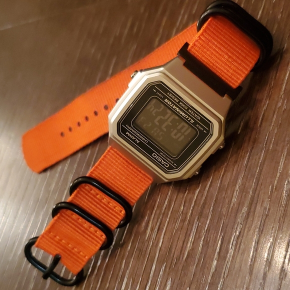 Casio W217H Chronograph Alarm Mens Watch - Picture 3 of 10